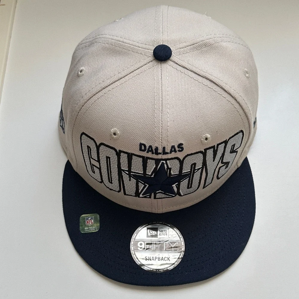 New Era Dallas Cowboys / Beige and Navy Snapback Cap / NFL